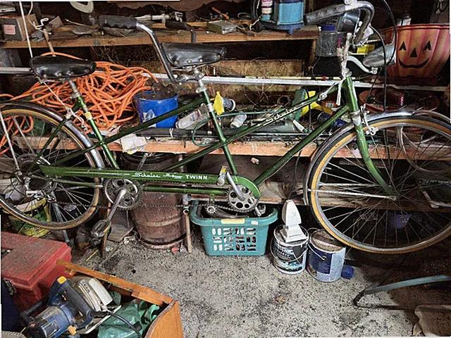 2 person 1970s era schwinn tandem bike. Green, excellent condition. Includes he.