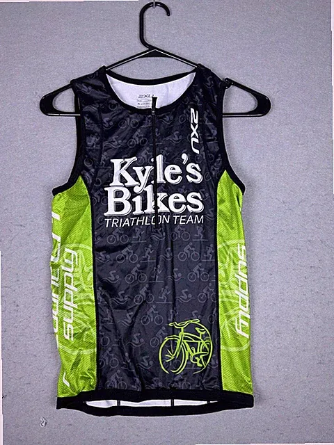 2XU Triathlon Team Kyle's Bikes Shirt Mens Small Black Green Discount Tri Supply