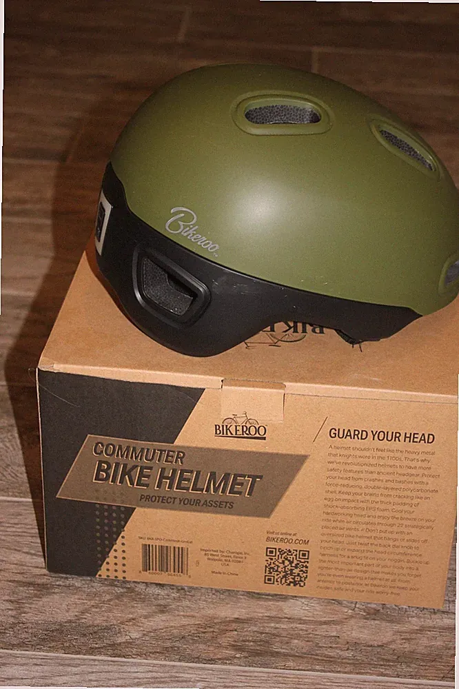 New Bikeroo L/XL Bicycle Safety Helmet w Rear Safety Light Rechargeable Green!