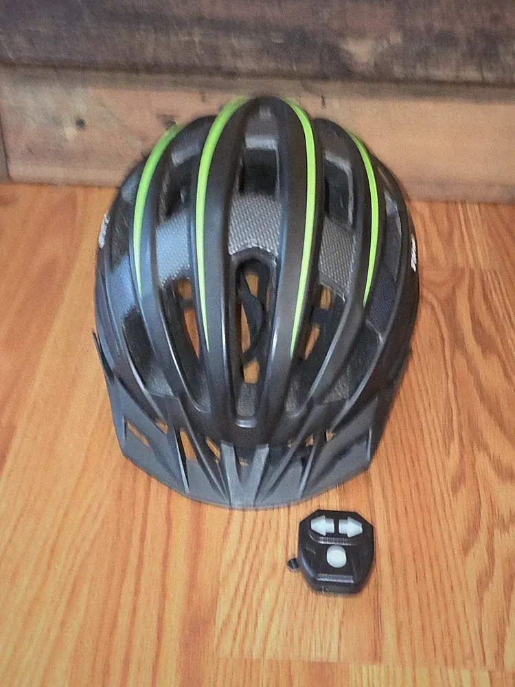 Zéfal READ DESC. Black Green Bicycle Helmet w/Safety LED and Sound Turn Signal